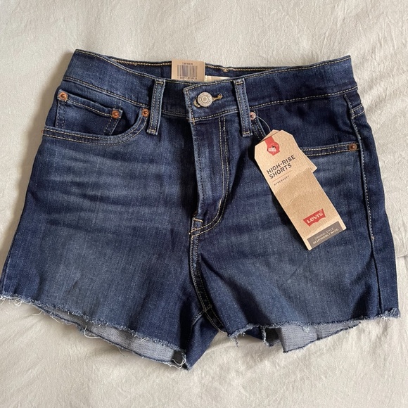 Levi's High-Rise Shorts - Picture 3 of 5